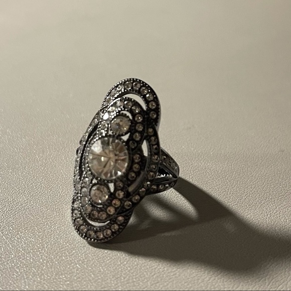 Vintage design costume jewelry ring - Picture 2 of 5